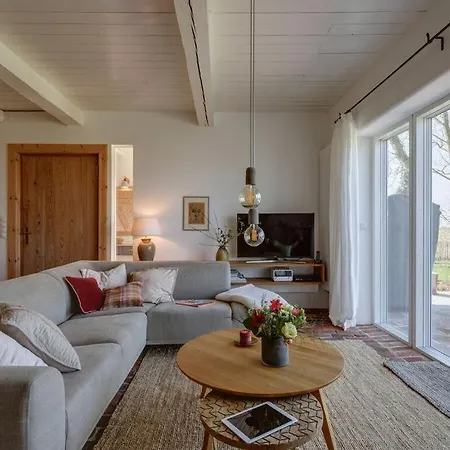 House - West Ferienhaus *