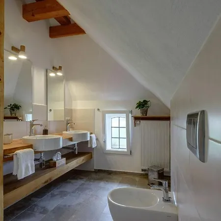 Ferienhaus House - West